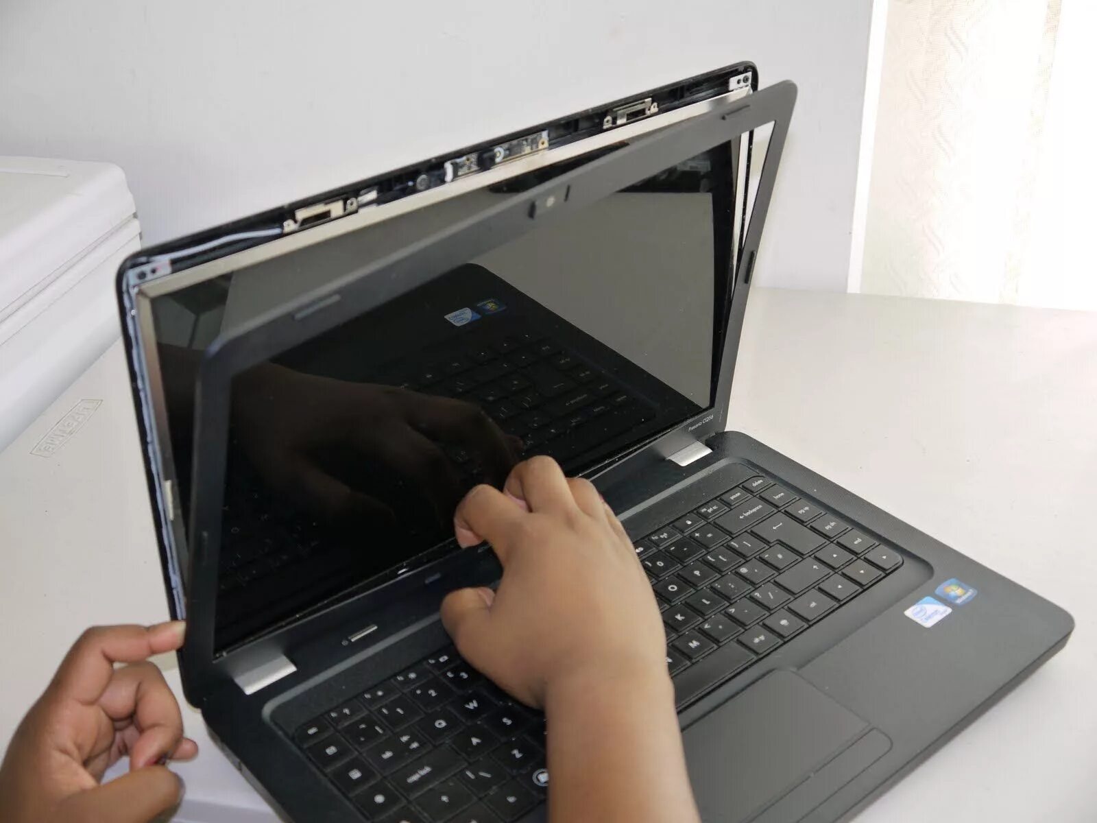 Как открыть экран ноутбука. Asus laptop screen replacement. дисплей ноутбука. разбитый ноутбук. разбитый ноутбук асус.