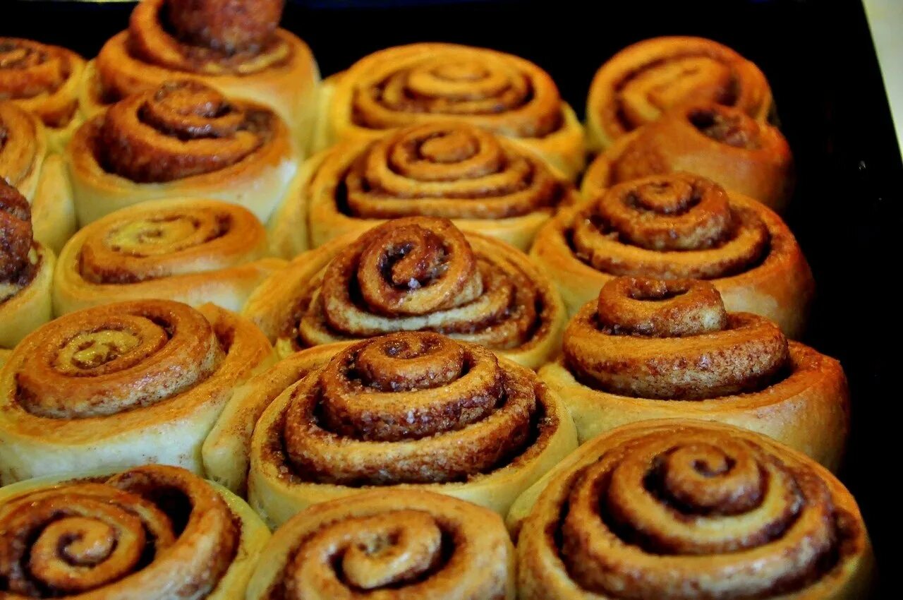 необычная выпечка. круглые булочки. булка с корицей. выпечки 5 рецепт. выпечки 5 рецепт.