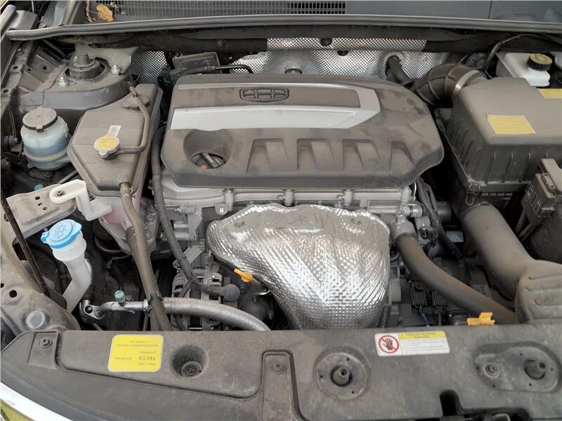 Двигатель emgrand x7. Geely Emgrand x7 двигатель. Моторный отсек Джили Эмгранд. Geely Emgrand x7 под капотом. Geely Emgrand x7 2.0 2015 под капотом.