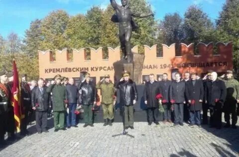 Памятник кремлевским курсантам почему граждане хранят память