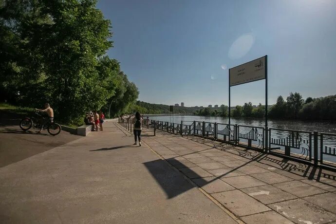 Парк фили теплоход. Андреевский причал москва. Филевская пристань парк. Мост у киевского причала. Причал фили.