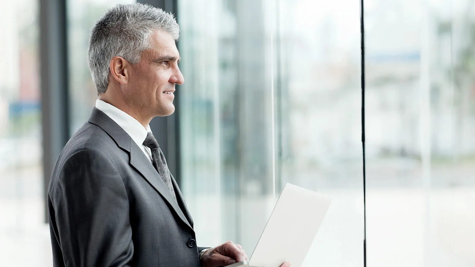 взрослый бизнесмен. деловой человек. взрослый бизнесмен. мужчина эксперт. деловой мужчина.