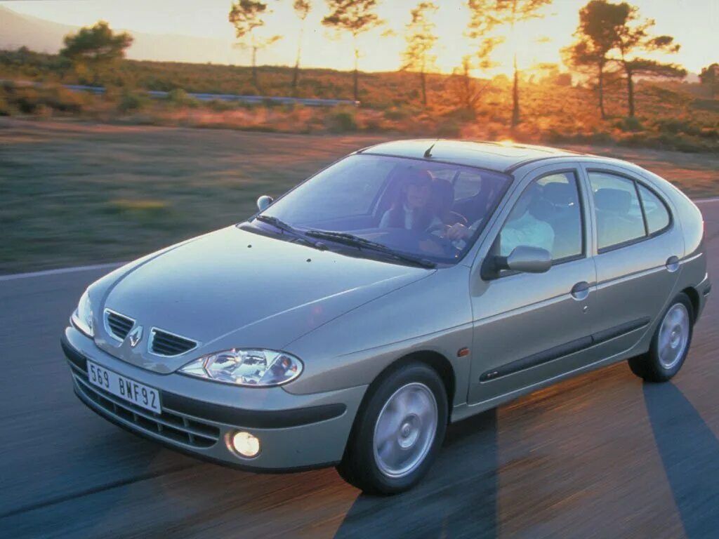 Рено меган 1.3. Renault Megan 1. Рено Меган 1 хэтчбек. Renault Megane 1999. Рено Меган 1 2003.