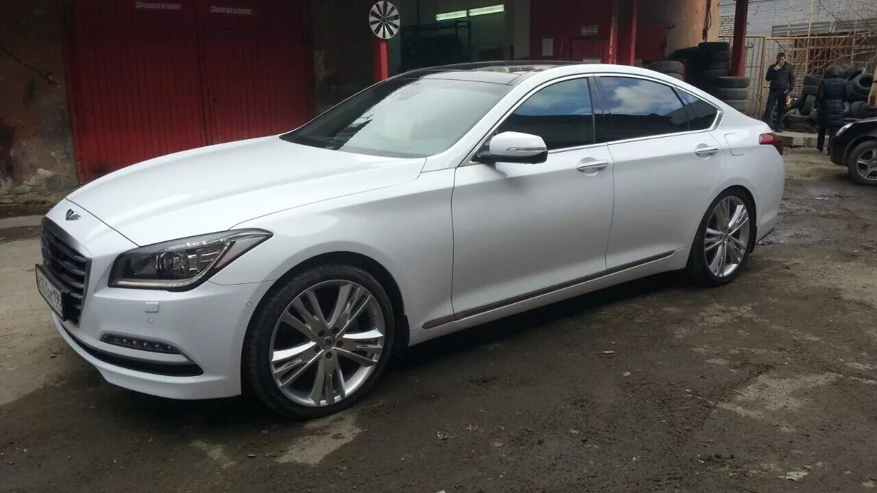 Hyundai Genesis r18. Genesis r20. Колеса r 20 на Hyundai Genesis 3.8. Хендай Дженезис на 20 дисках. Диски на генезис