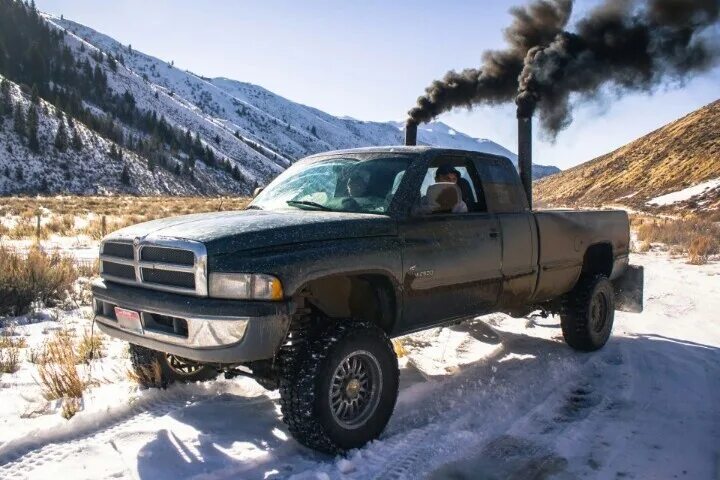 Додж дизель купить. Dodge Ram cummins Turbo-Diesel 1989. Додж рам tractor pulling. Дизельный Додж. 7 Литровый дизельный Додж.