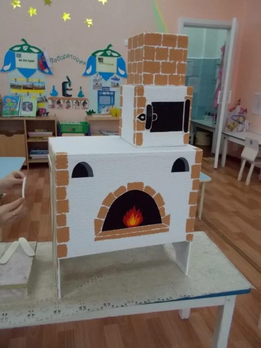 Печка из коробок для детского сада