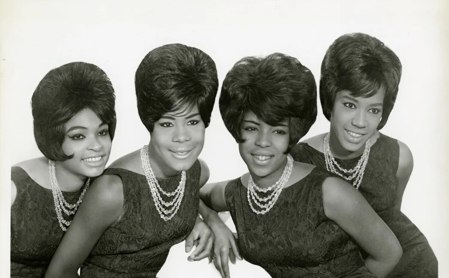 Mr postman. Группа the Marvelettes. The Marvelettes please Mr. Postman. The Marvelettes Beechwood 4 5789. Motown группа.