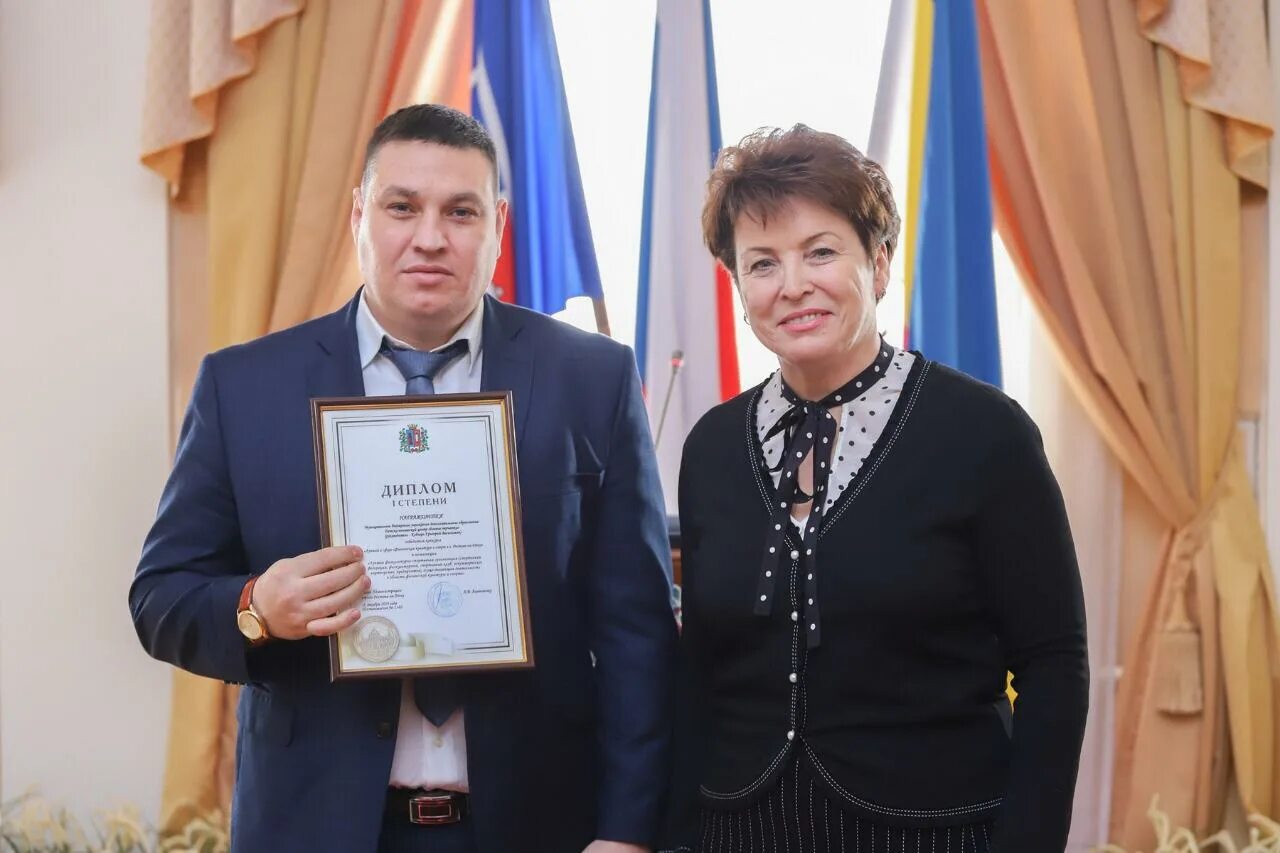 Слиток золотой. Награды дон. Награды дон. Губернаторская медаль ростовская область. Награды дон.