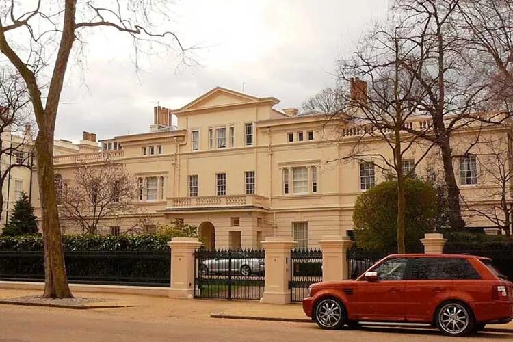 Особняк Kensington Palace Gardens. Кенсингтон особняк Абрамовича. Особняк в Кенсингтон-Пэлас Гарденс Абрамовича. Дом абрамовича