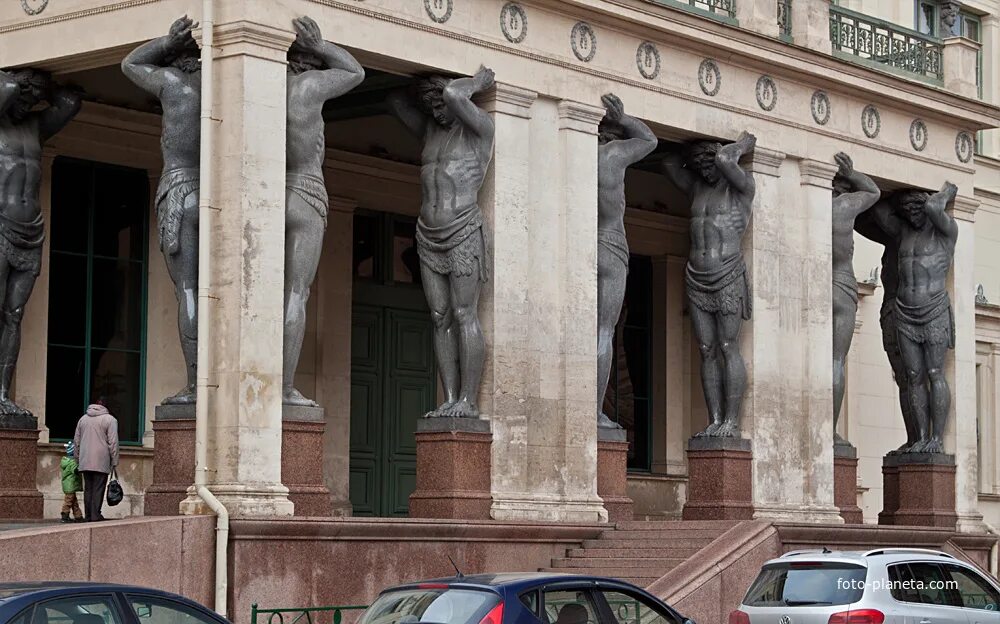 Портик нового эрмитажа атланты. Новый эрмитаж атланты. Атланты нового эрмитажа в санкт-петербурге. Атланты эрмитажа в санкт-петербурге. Портик атлантов эрмитаж.