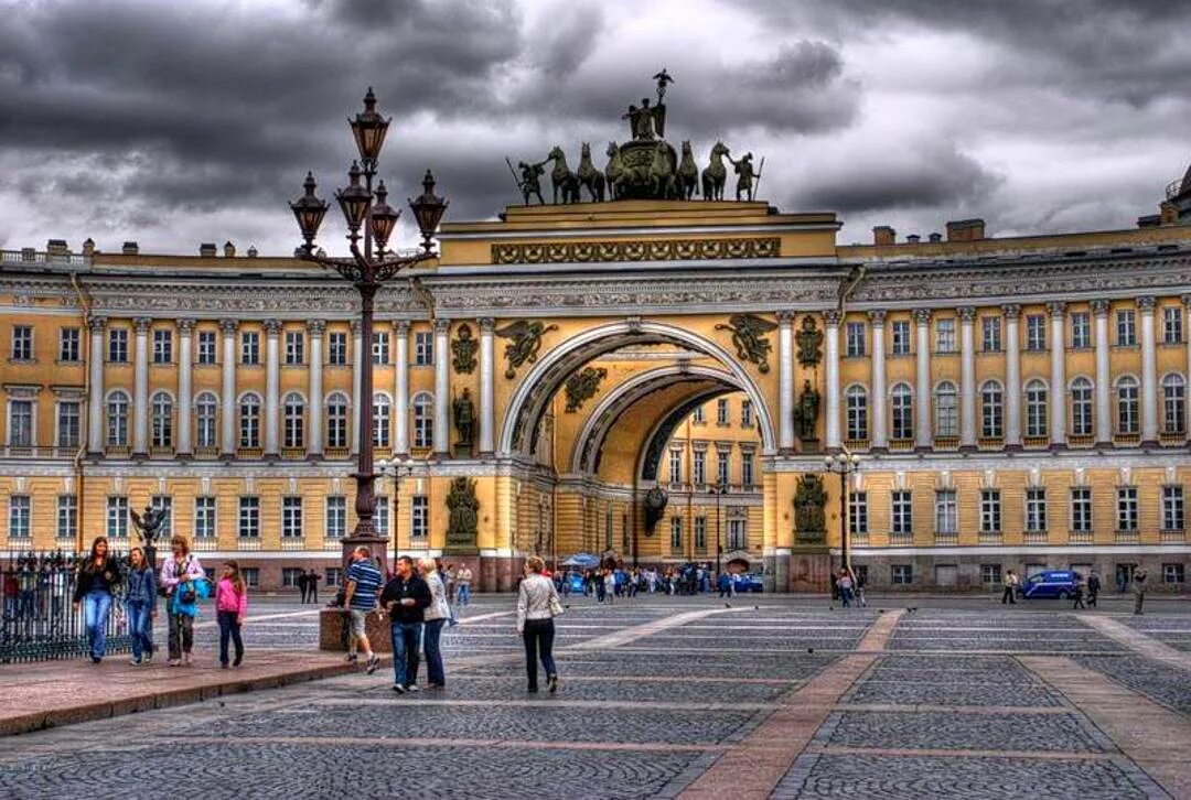 Площадь в питере как называется. Дворцовая площадь в санкт-петербурге. площадь около эрмитажа в санкт-петербурге. главная площадь санкт-петербурга. дворцовая площадь в санкт-петербурге фото.