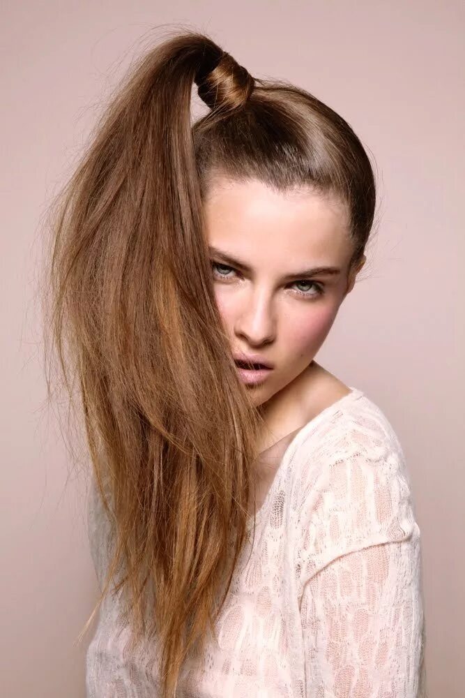 Длинные шелковистые волосы. Необычные красивые прически. Современные прически для девушек. Оригинальная длинные волосы. Стрижки женские на длинные волосы.