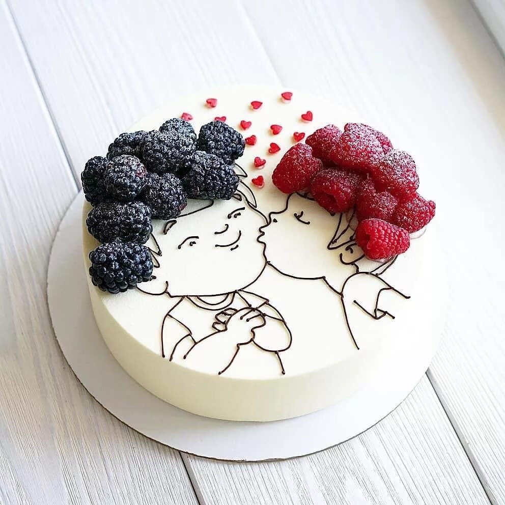 Торт с поцелуем. Торт для девушки с ягодами. Интересные идеи для торта. Украшение торта для любимого. Тортик для влюбленных.