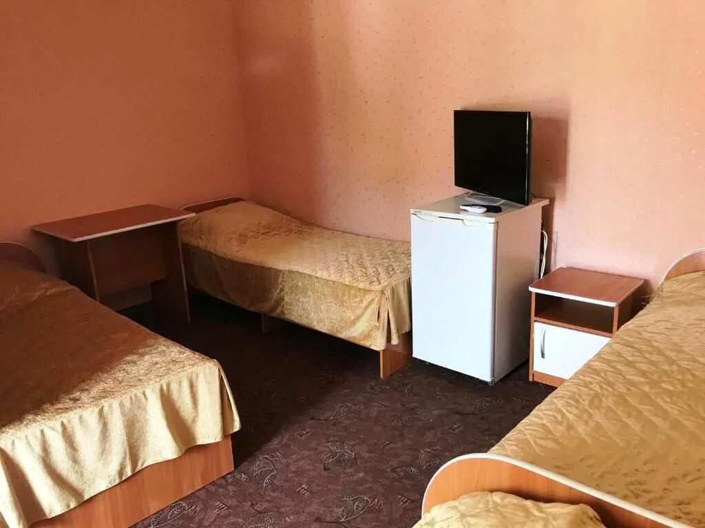 Отель браво ольгинка. Отель гранд тамбов. 4х местный номер в гостинице. Псков гостиница олд сити. Отель многоместный номер.