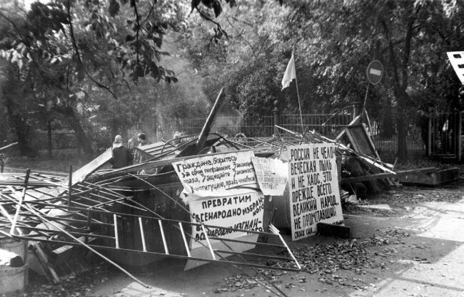 1993 век. Стадион красная Пресня октябрь 1993. Чёрный октябрь 1993. Баррикады 1993.