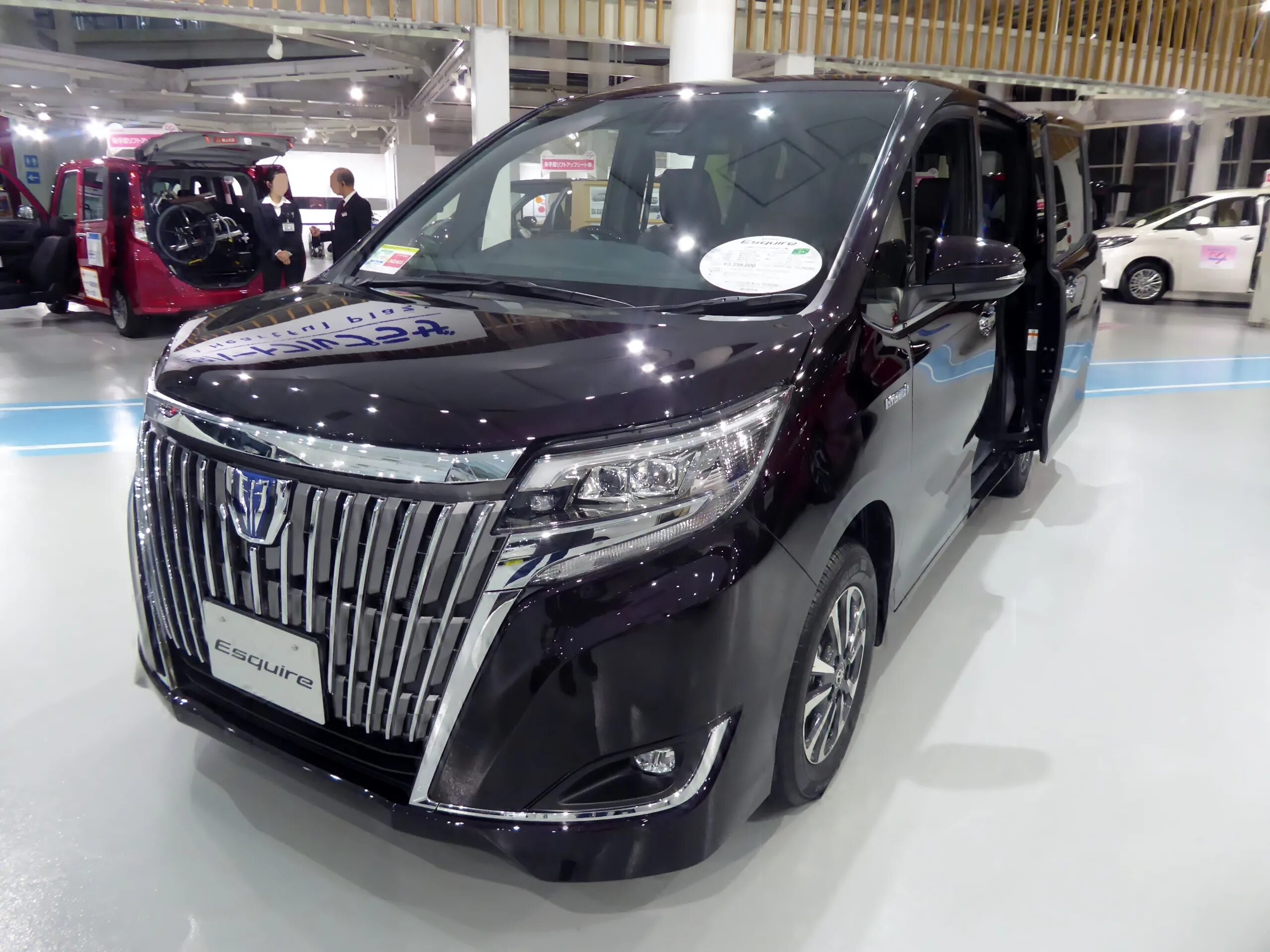 Эсквайр гибрид. Toyota esquire hybrid, 2015. Тойота ескуаер 2015 альфард. Esquire тойота тойота гибрид. Микроавтобус тойота эсквайр.