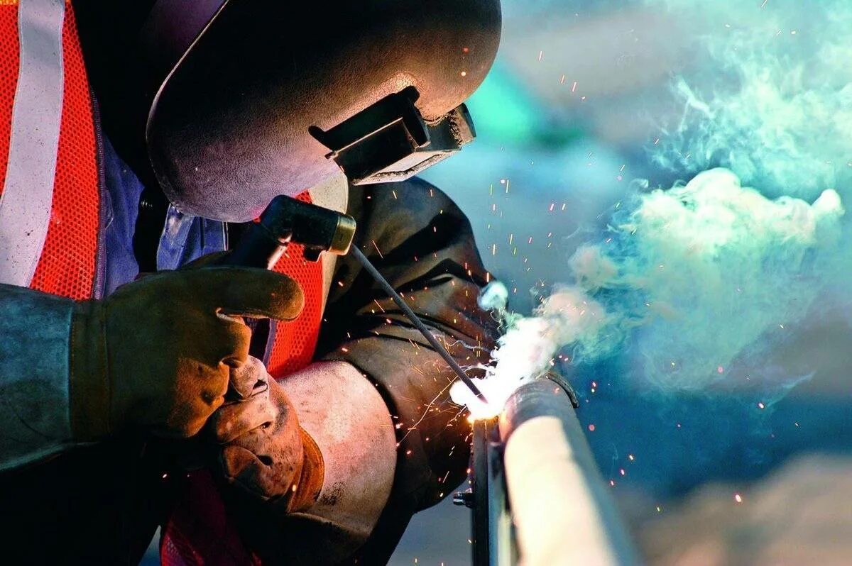 Дуговая сварка плавящимся электродом. Электродуговая электродная сварка. Ручная дуговая сварка. Электродно дуговая сварка. Ручная дуговая сварка плавящимся электродом (мма).