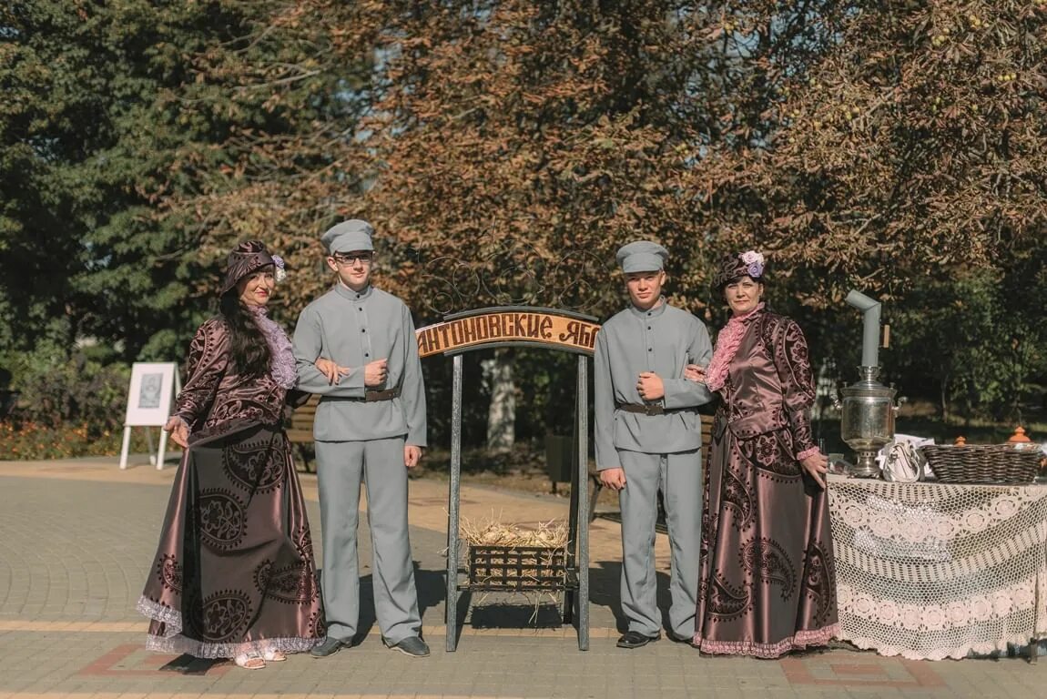 Яблочно-книжный фестиваль "антоновские яблоки". Антоновские яблоки в саду. Фестиваль антоновские яблоки 2021. Фестиваль антоновские яблоки елец. Антоновские яблоки коломна 2022.
