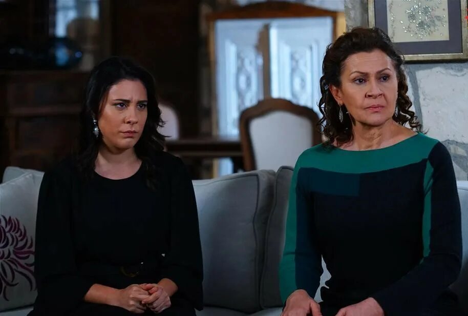Дочь послам 14. Дочь посла турецкий сериал мелек. гювен дочь посла. гонджа джиласун в молодости. дочь посла 22 серия.