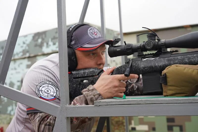 0 бородинское поле. Тренировка стрелков. Снайпер винтовка тир. Стрелковый полигон. Практическая стрельба стойка.