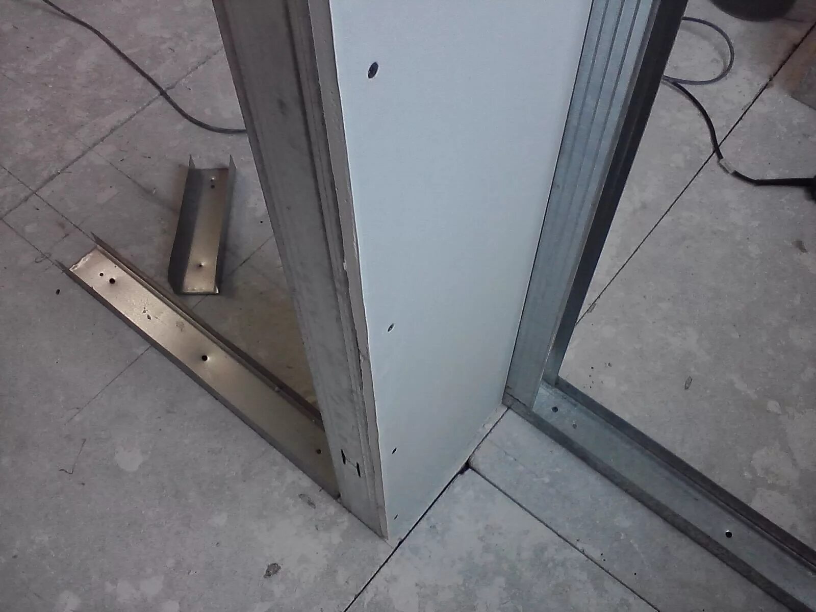 Каркас для гипсокартона из профиля угол 45 градусов. Как из гипсокартона сделать угол 90. Как из гипсокартона сделать угол 90. Кнауф с 625 наружный угол. Угол из стоечного профиля.