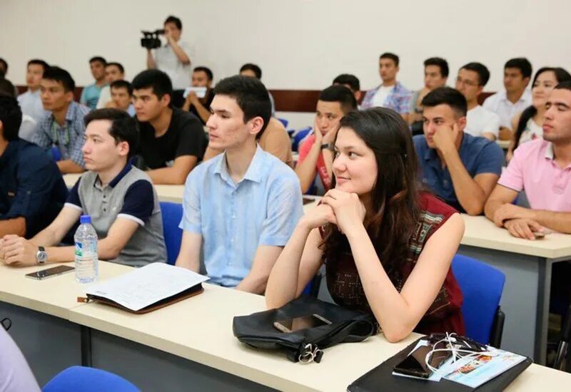 Узбекский университет. Студенты Узбекистана. Высшие учебные заведения. Высшее образование в Узбекистане. Студенты вузов в Узб.