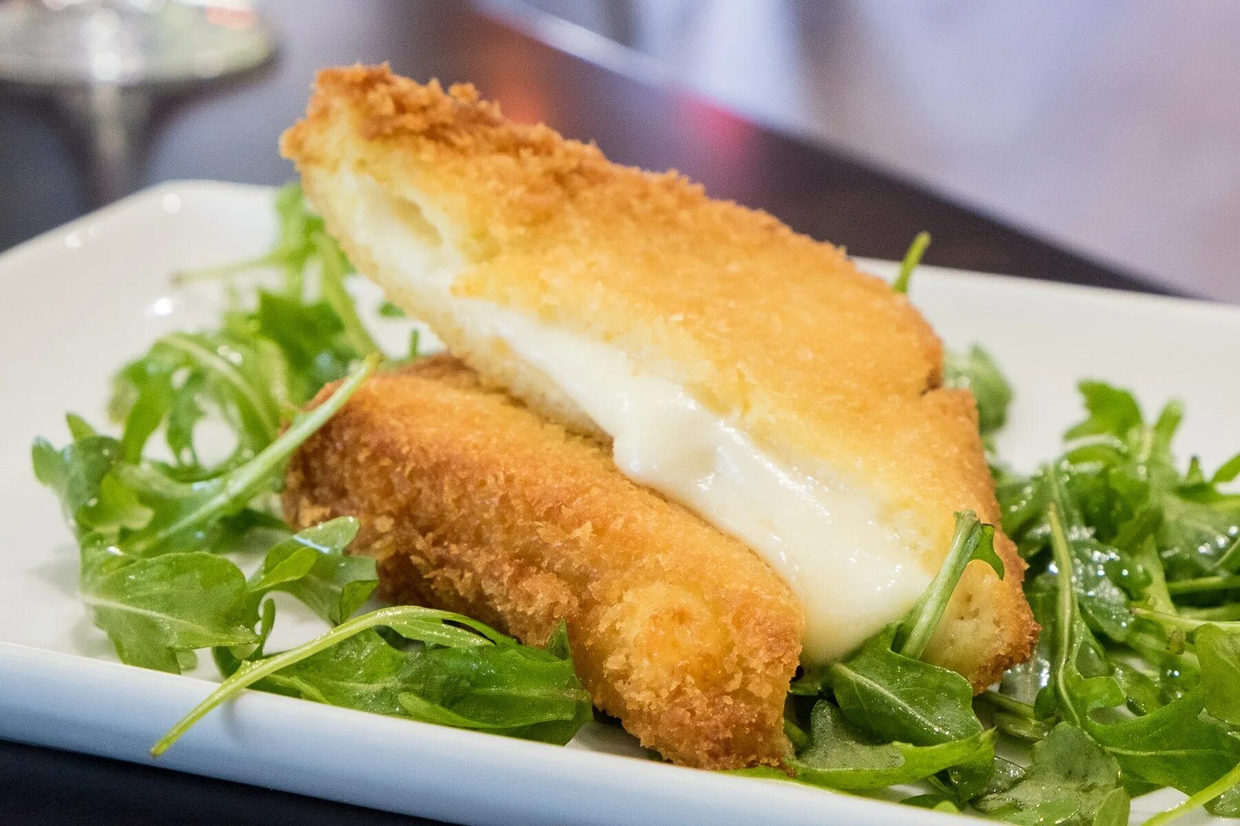 Тельное блюдо. Блюдо тельное из рыбы. Тельное блюдо. Зразы картофельные форма. Тельное из рыбы красивая подача.