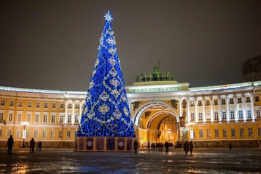 Новый год в пригороде санкт петербурга. Дворцовая площадь в санкт-петербурге. дворцовая площадь в санкт-петербурге елка. ёлка на дворцовой площади в санкт-петербурге. дворцовая площадь елка.