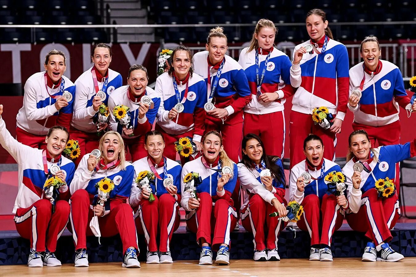 Чемпионат европы олимпийских игр. Женская сборная России по гандболу Токио 2020. Женская сборная России по гандболу гандболистки России. Российская сборная по гандболу 2008. Женская сборная России по гандболу на Олимпиаде.