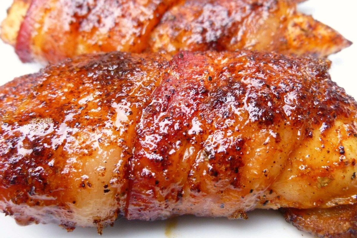 Рецепт куриного филе в беконе в духовке. Куриное филе в беконе. куриное филе в беконе на гриле. курочка в беконе в духовке. куриная грудка в беконе на гриле.