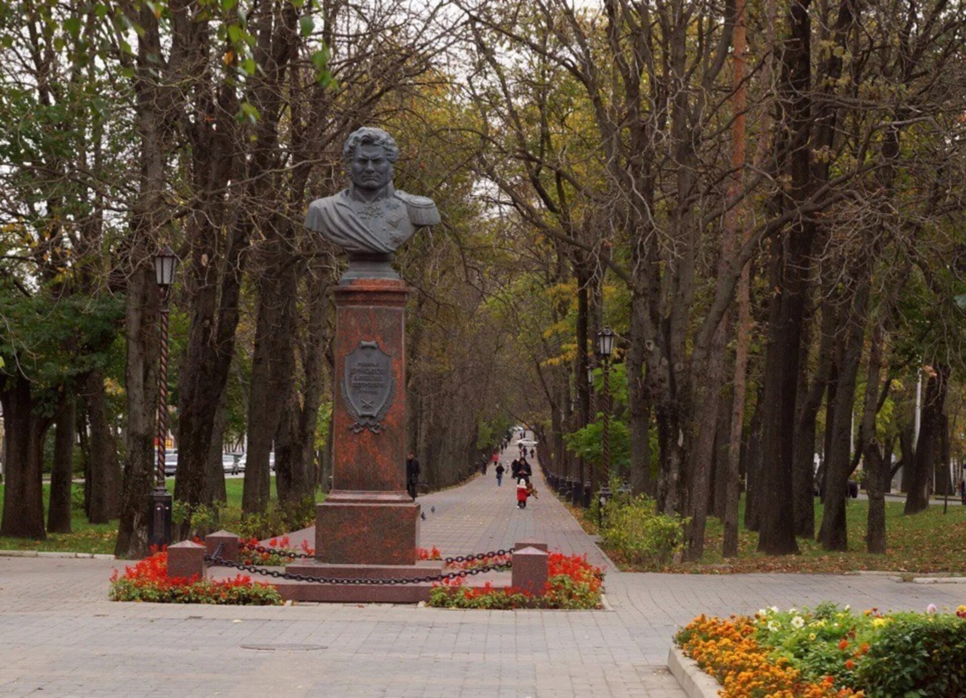 Окрестности ставрополя. Памятник генералу Ермолову в Ставрополе. Бульвар Генерала Ермолова Ставрополь памятники. Памятник а.п Ермолову Ставрополь.