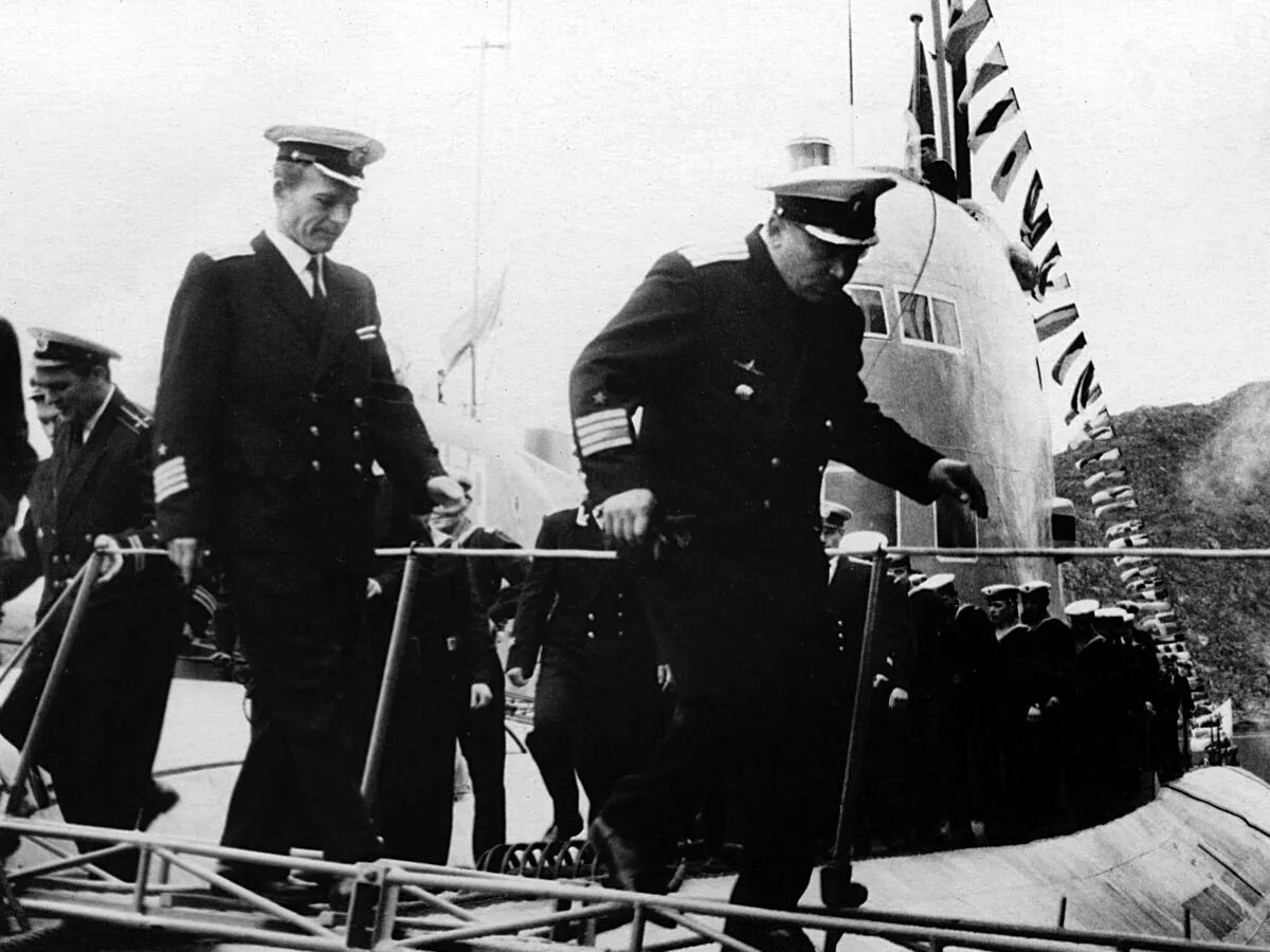 экипаж б. б/тх завьялов 1956 год трагедия магадан. экипаж б. первый командир к 19. апл к-500 архипенко.