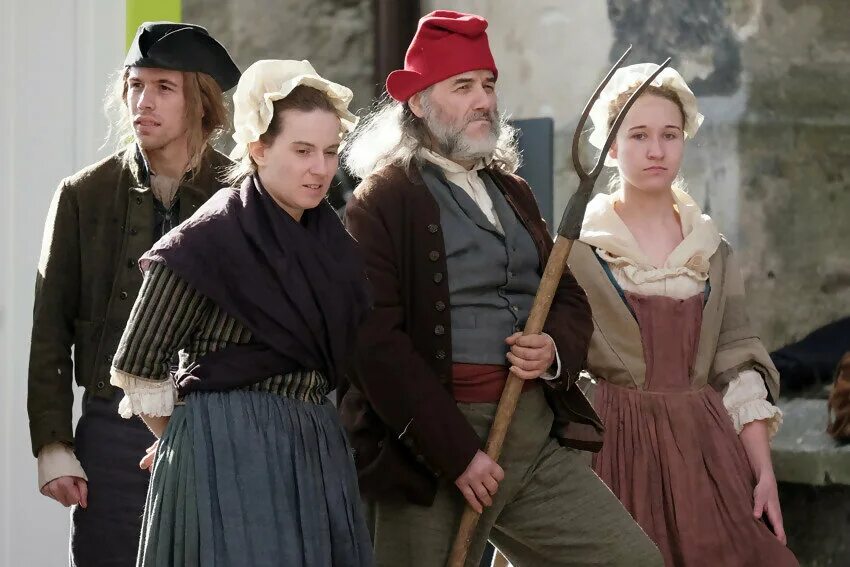 Фредерик бель пришельцы 3. Французский фильм пришельцы 2016. Пришельцы наполеон клавье. Пришельцы 3 взятие бастилии. Пришельцы 3 взятие бастилии.