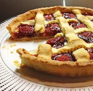 Fresh strawberries in a shortcrust tart - italy on my mind.