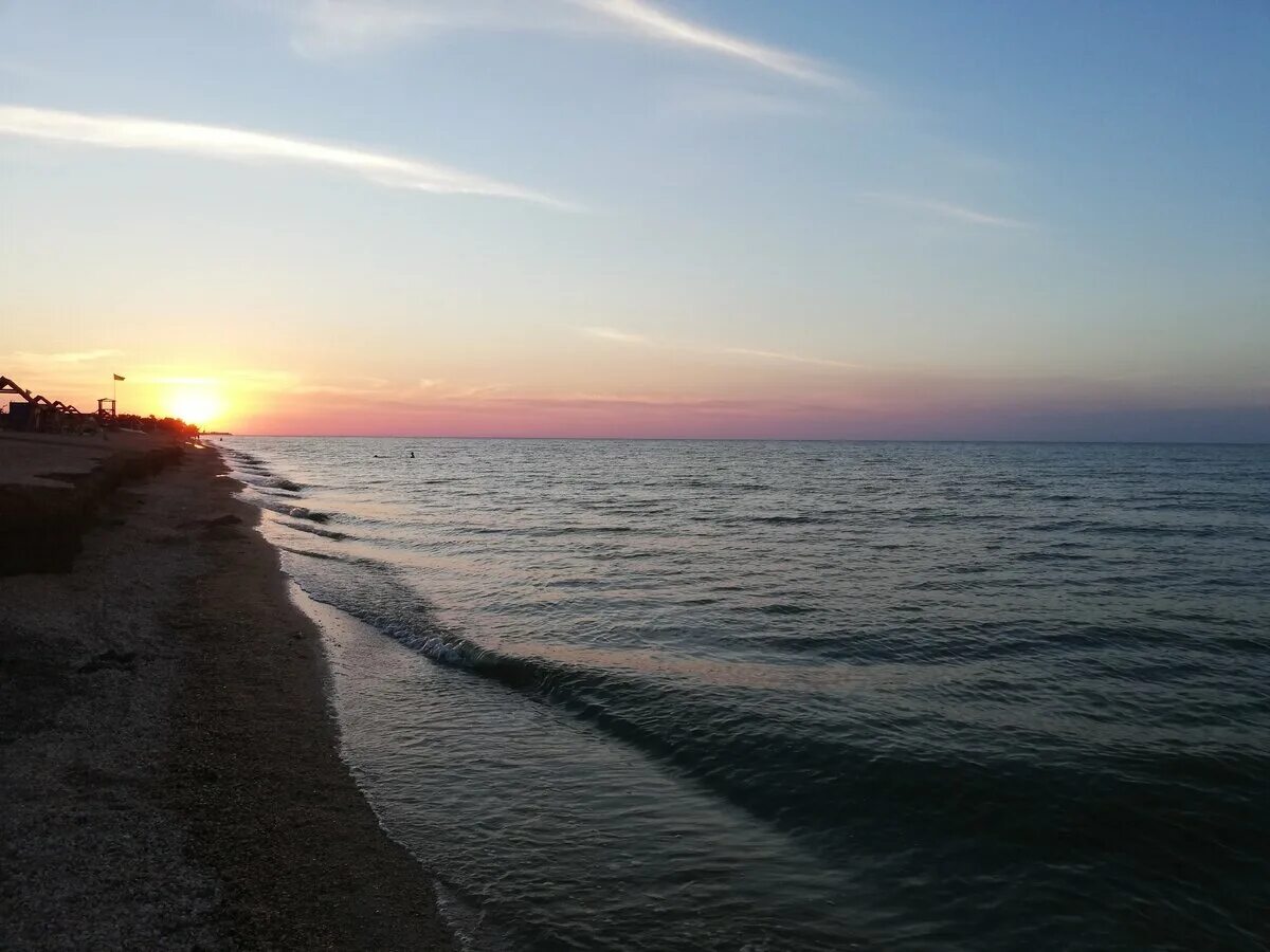 Тамань поселок ильич. Пляж ильич азовское море. Тамань поселок ильич. Посёлок ильич темрюкский район краснодарский край. Посёлок ильич темрюкский район краснодарский край.