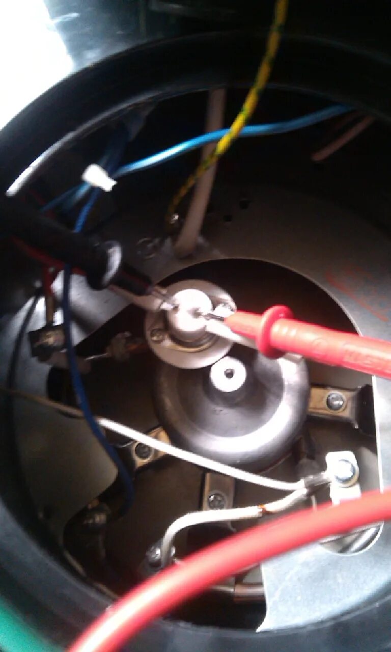 термопот не отключается. датчик воды термопота. электрический чайник в разборе. термопот разбор. чайник электрический горит но не греет.