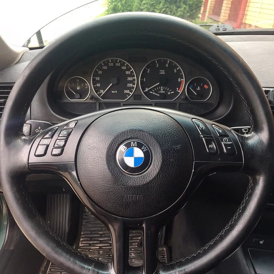 Руль бмв е. Руль бмв е46. м руль бмв е46. руль bmw m3 e46. руль на бмв 3 46.