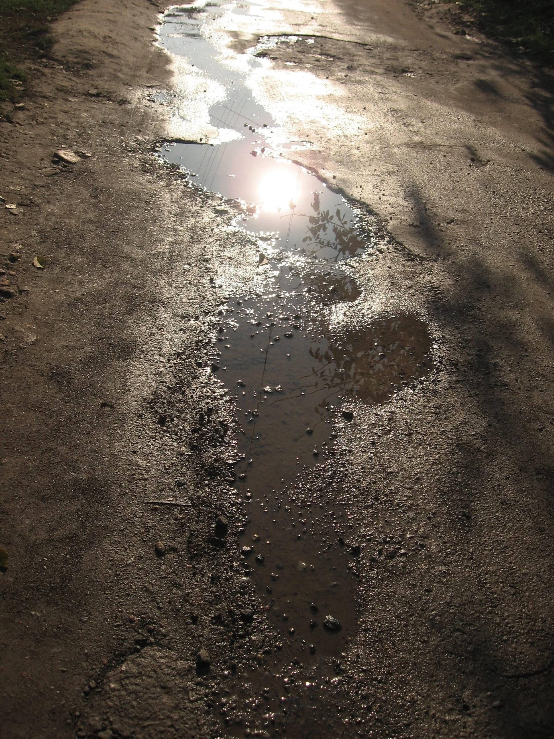 Broken streets. Яма на дороге. Дорога с ямами и выбоинами. Ямы на дорогах Москвы. Дороги в Украине.