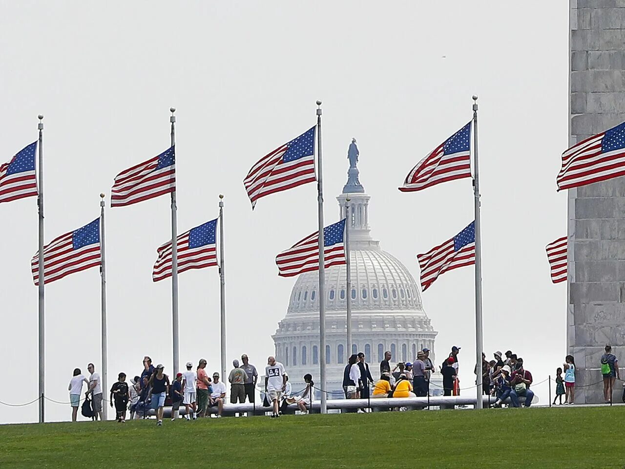 Посольство украины в сша вашингтон. Сша против рф. Американцы. Сша покинуть страну. Сша покинуть страну.