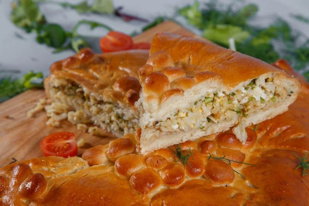 Пироги в духовке рецепты с фото. Рыбная кулебяка. Кулебяка из дрожжевого теста. Кулебяка с капустой. Кулебяка с фаршем.