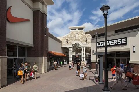 Outlet mall
