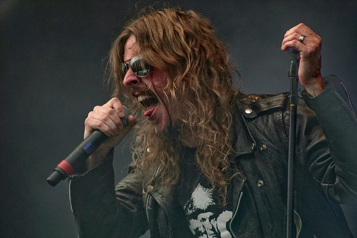 Вокалист рок группы. Микаэль Окерфельдт Bloodbath. Mikael Åkerfeldt. Opeth Микаэль. Вокалист Opeth.