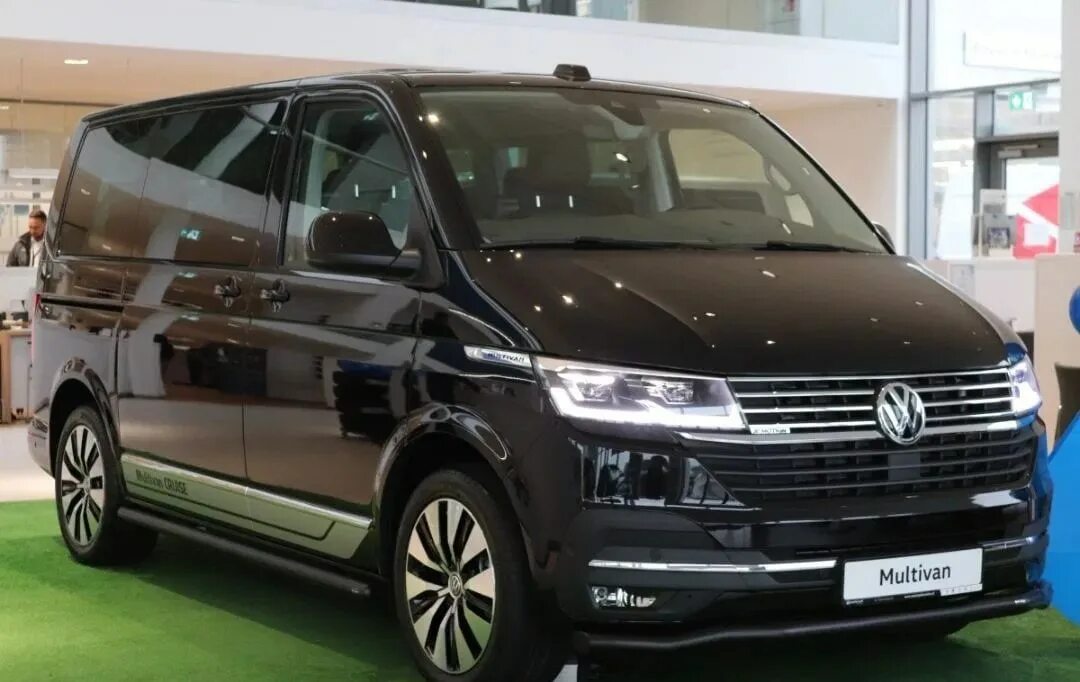 Фольксваген Мультивен 2021. Volkswagen Multivan t6 Black. Volkswagen Multivan t6.1 long. Фольксваген Каравелла 2022.