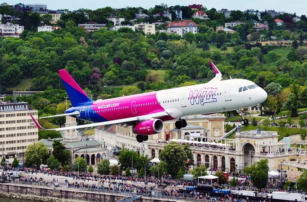 Wizz air ереван. A321neo wizz air. airbus a321 wizz air. wizz air airbus a321neo. a321neo wizz air салон.