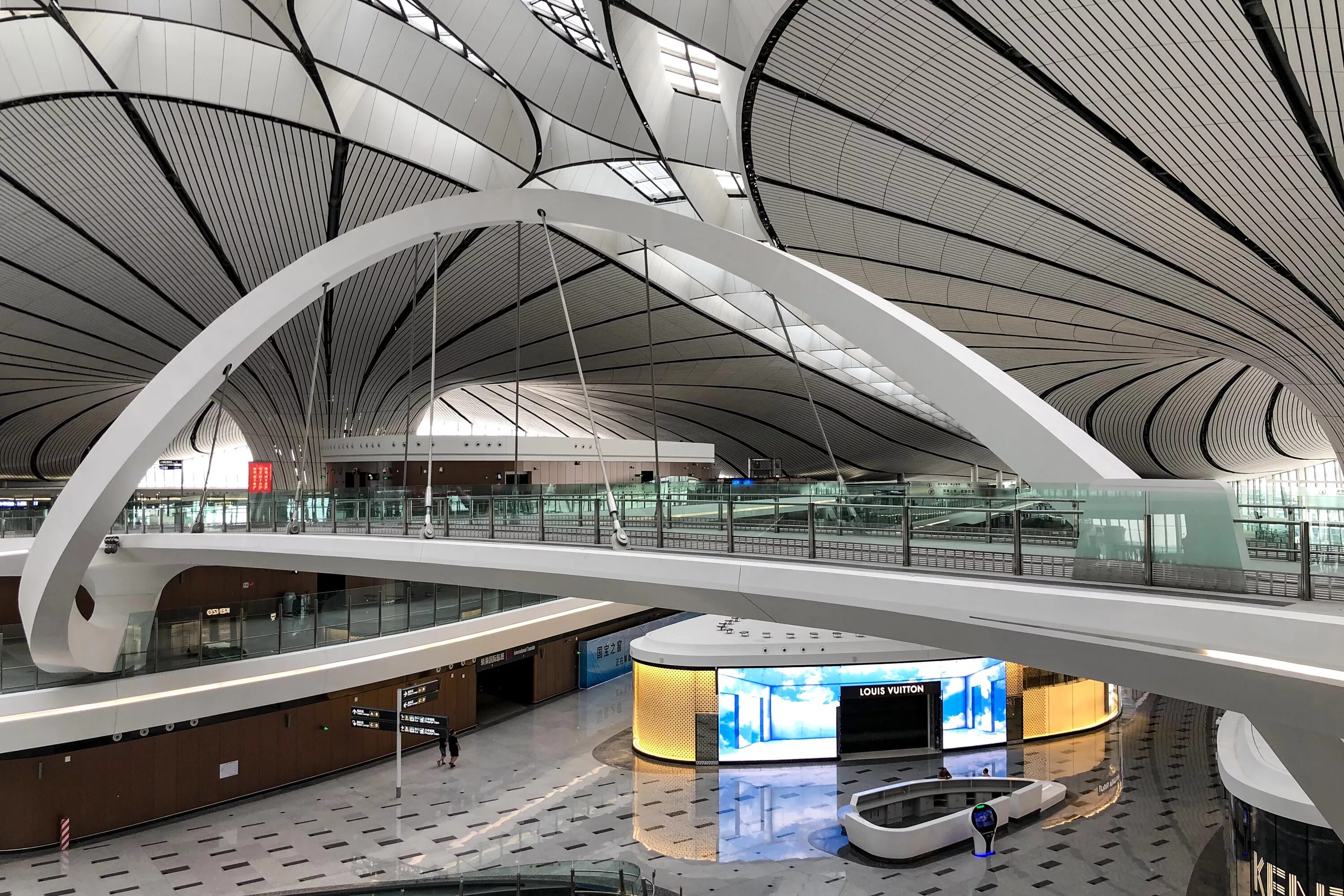 Какой самой большой аэропорт в мире. Аэропорт Пекин Дасин. Пекин Дасин, Международный аэропорт, Китай. Аэропорт Пекин Дасин план. Beijing аэропорт Interior.