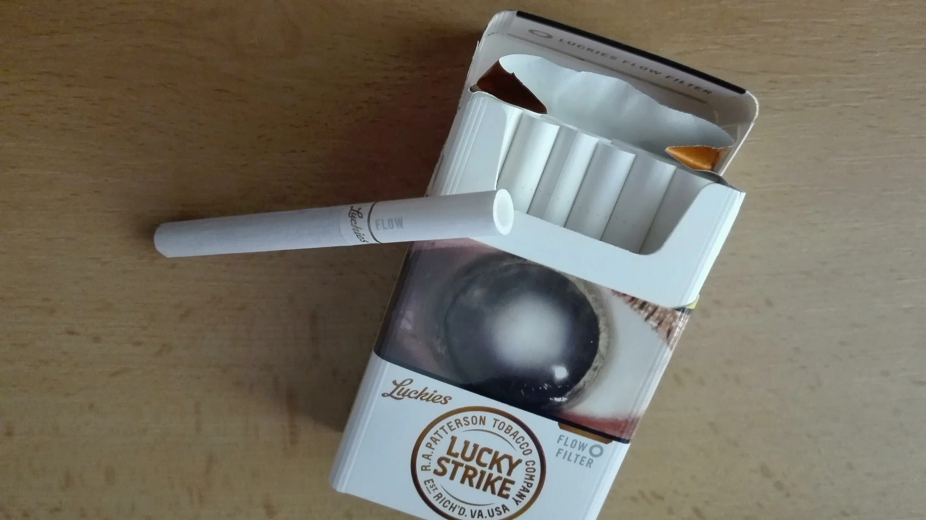 Lucky flow. Лаки страйк компакт. лаки страйк компакт блю. сигареты lucky strike compact. лаки страйк компакт фильтр.