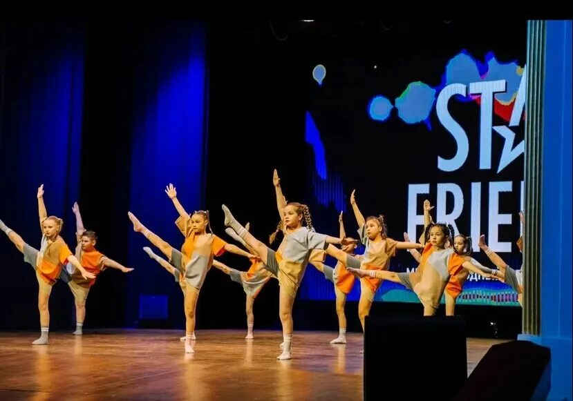 театр танца якутия в дк зеленоград. дк родина ковров спортивные танцы. танцы адреса. танцевальная студия корона марьино. урок танцев в школе.