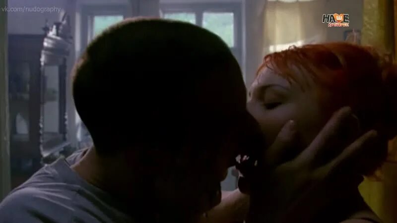 Напуганная Оксана Акиньшина В Лифчике – Игры Мотыльков (2004)