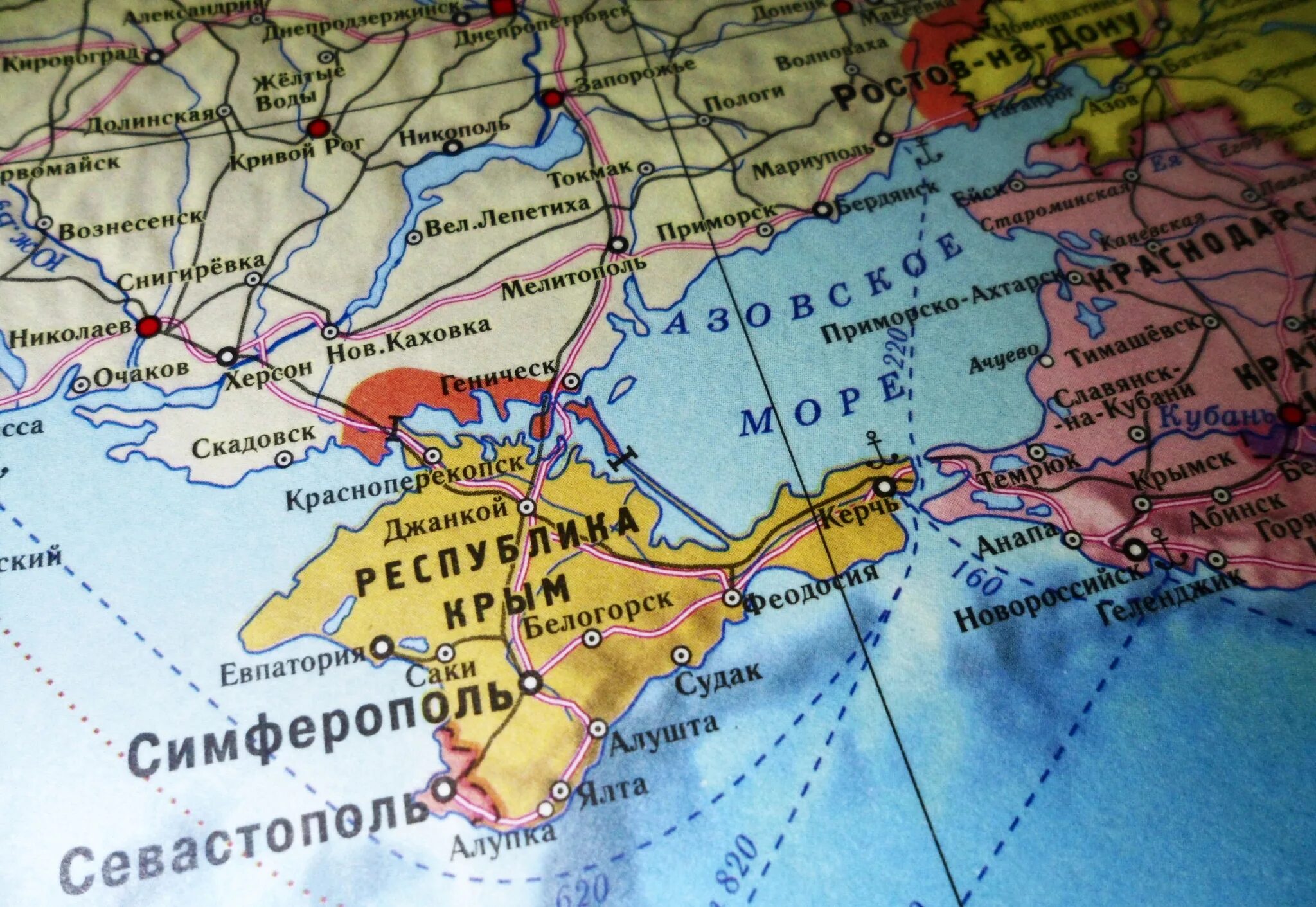 Карта глубин кольского залива. Топографическая карта новороссийска. Новороссийск на карте краснодарского края с городами. Южноморск белая бухта на карте. Карта новороссийска и окрестностей.