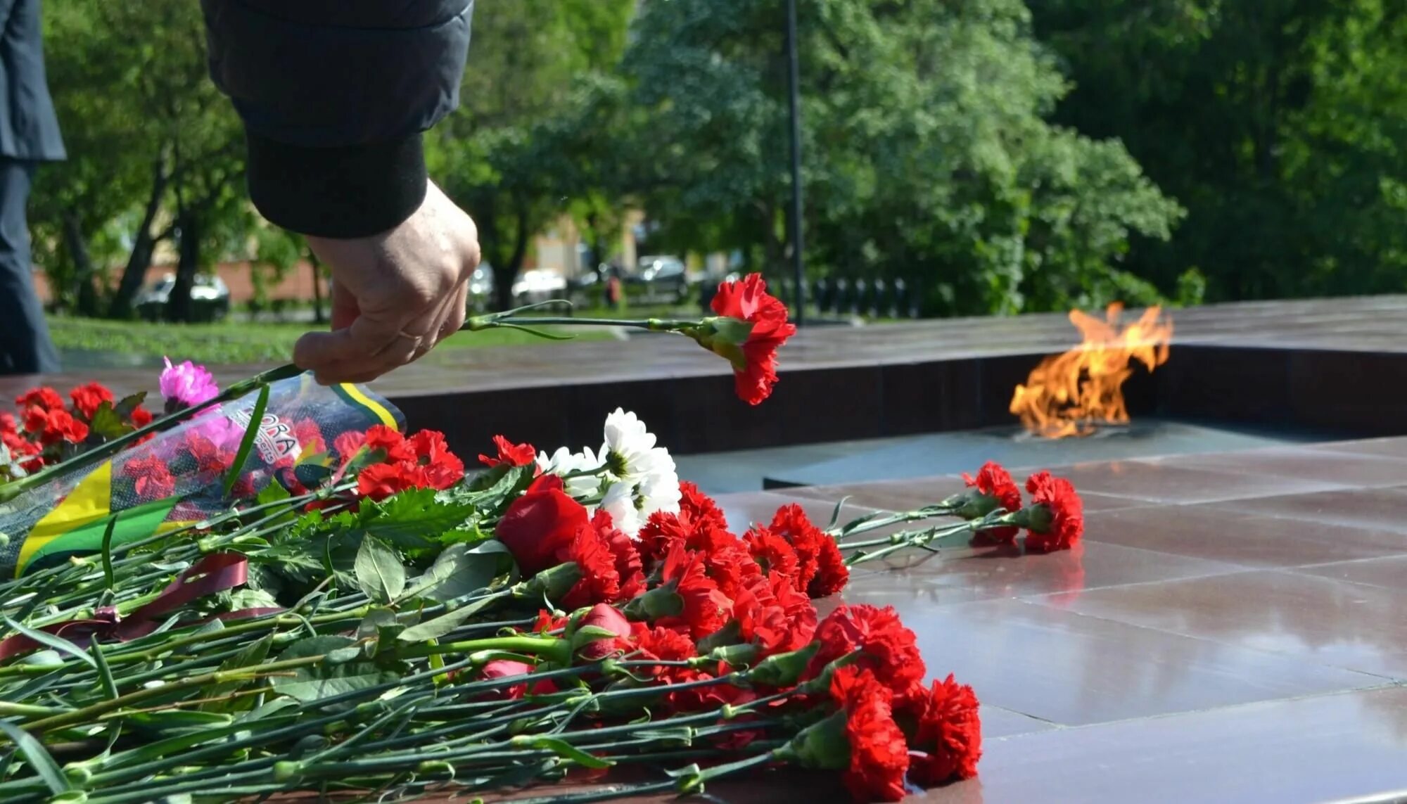 Митинги у обелисков